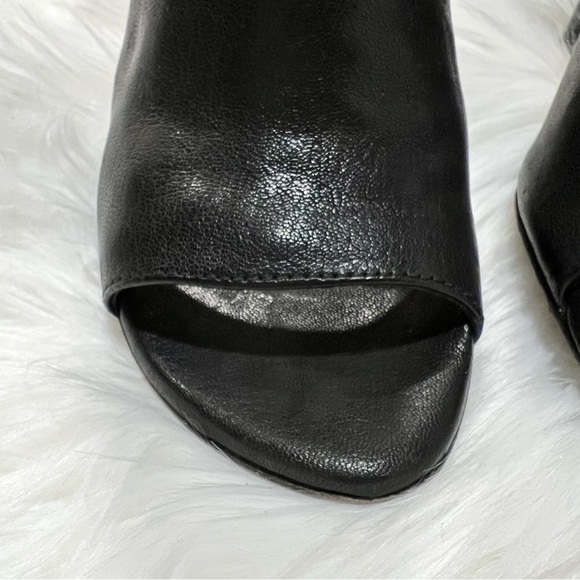 Stuart Weitzman Fronton Heels - Picture 12 of 14